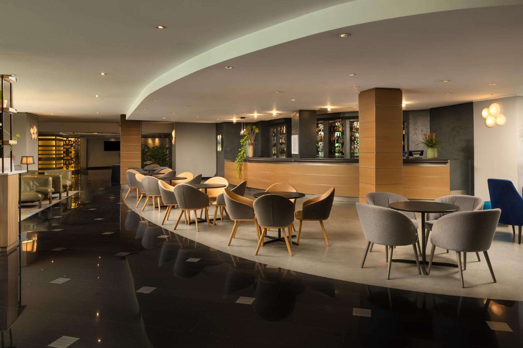 Crowne Plaza Milan Linate By Ihg Hotell San Donato Milanese Exteriör bild